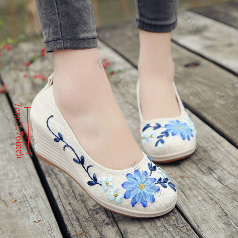 Vintage Fashion Heels - Женские туфли на танкетке с вышивкой,